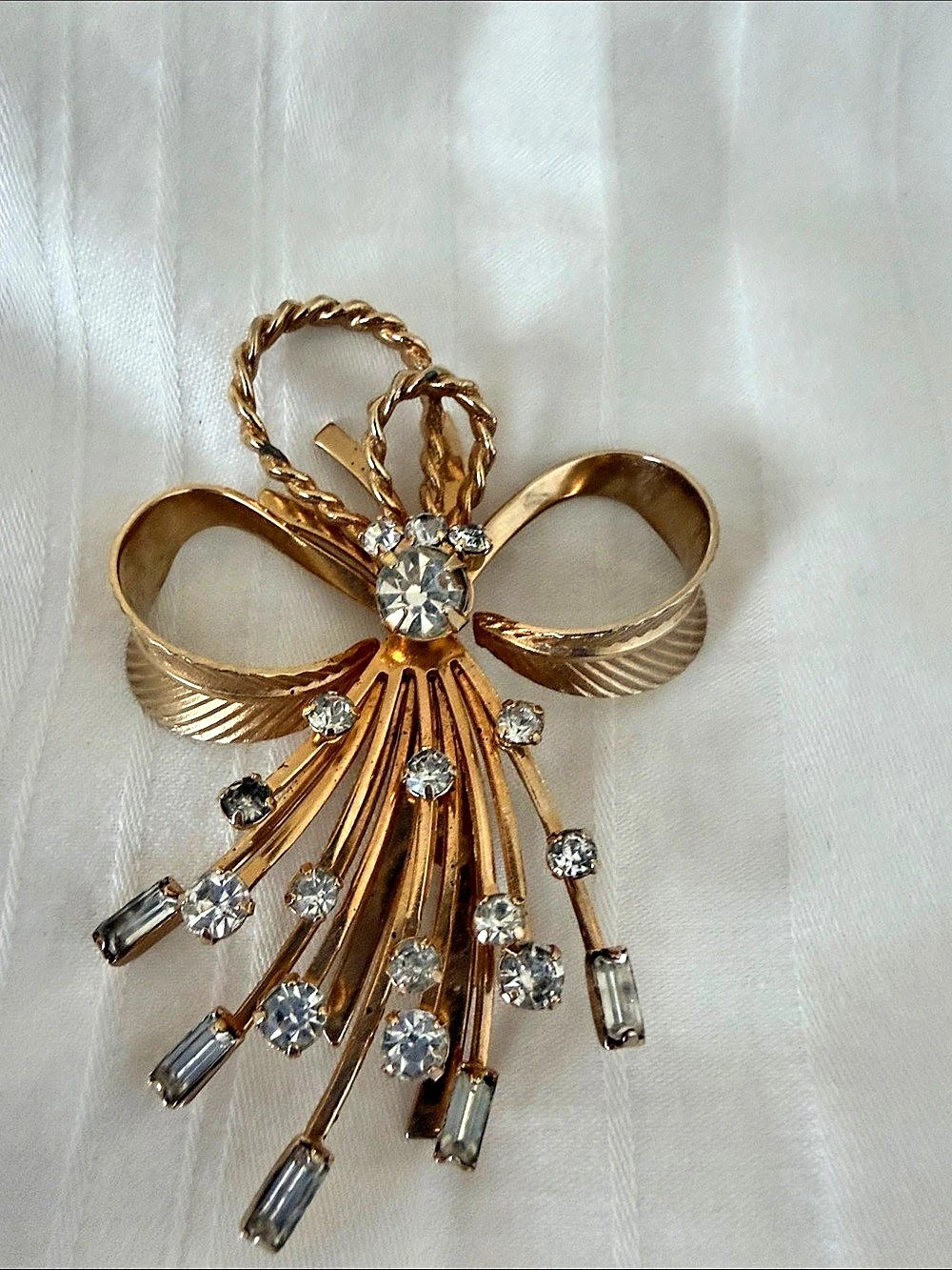 Vintage Sarah Coventry Gold & Silver Tone Rhinestone Brooch